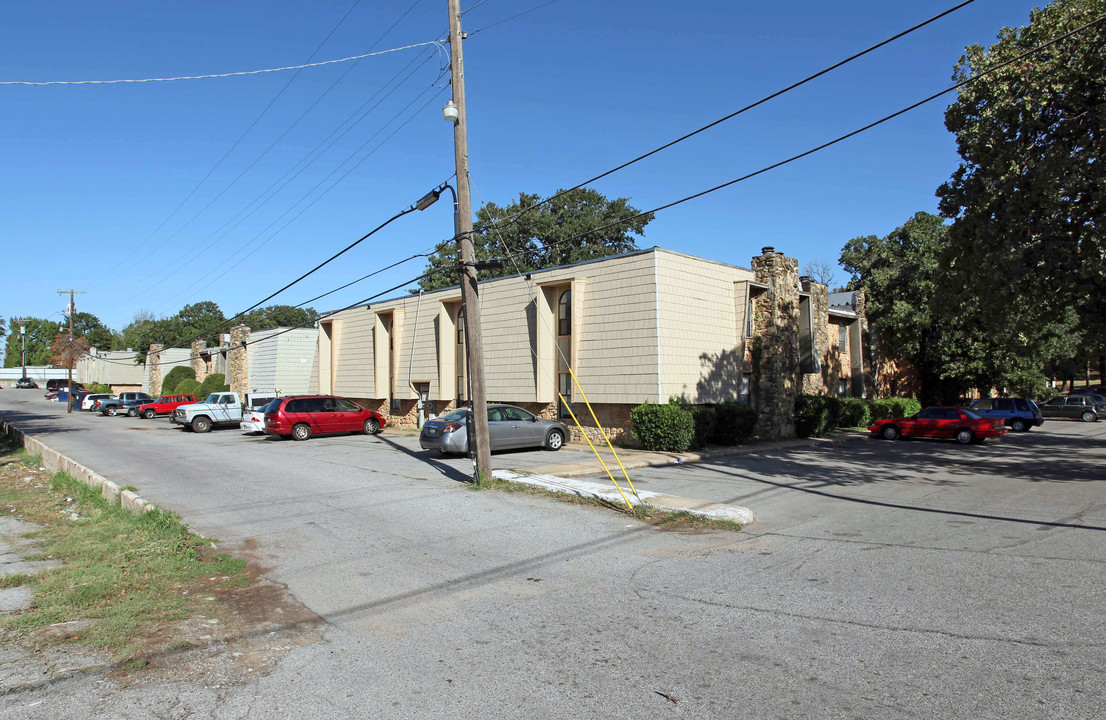 The Woods Apartments in Oklahoma City, OK - Building Photo