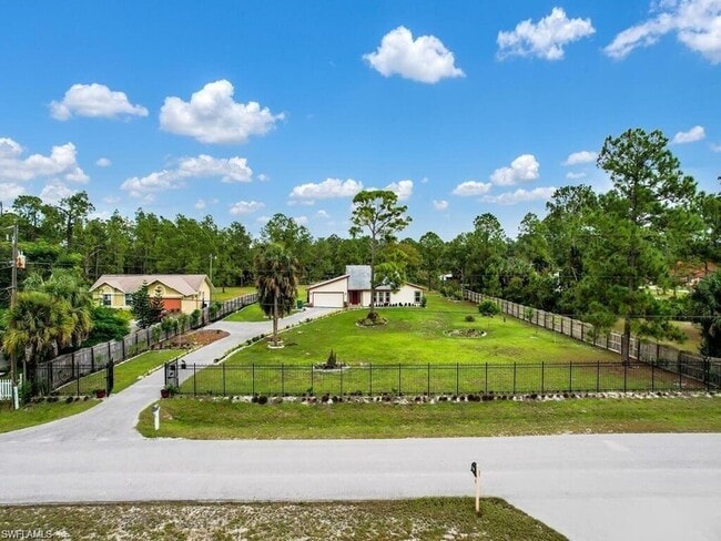 260 12th St SE in Naples, FL - Foto de edificio - Building Photo