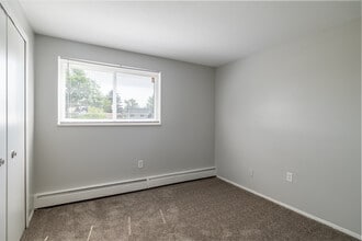 Valley York Apartments in Parma Heights, OH - Building Photo - Interior Photo