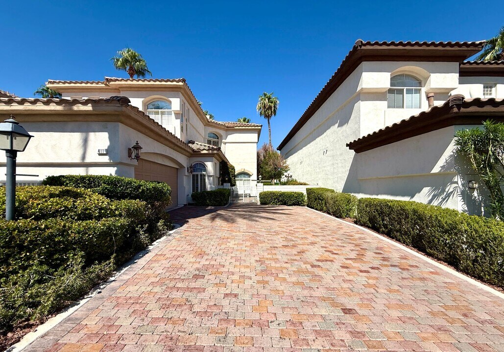 411 Indigo Springs St in Henderson, NV - Building Photo