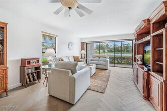 332 Charlemagne Blvd in Naples, FL - Foto de edificio - Building Photo