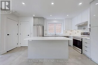 148-148 Lambton Ave in Toronto, ON - Building Photo - Building Photo