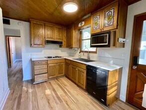 1515 SE Claybourne St in Portland, OR - Building Photo - Building Photo