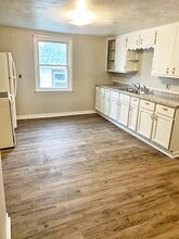 2002 Jefferson St, Unit Upper in Two Rivers, WI - Building Photo - Building Photo