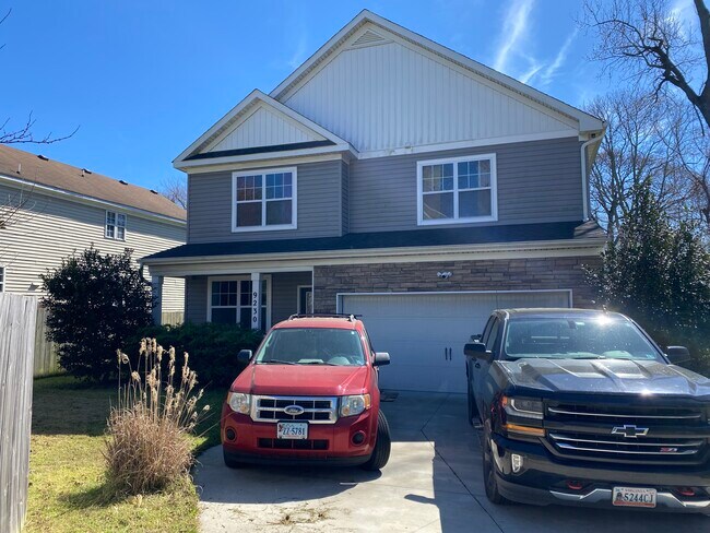 9230 Marlow Ave in Norfolk, VA - Foto de edificio - Building Photo