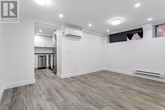 1088 Avenue Rd in Toronto, ON - Building Photo - Building Photo