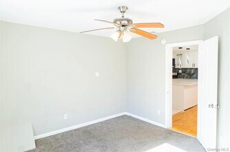 168 Oldfield Ave in Amityville, NY - Building Photo - Building Photo