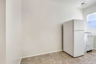 10900 Santa Monica Blvd in Los Angeles, CA - Building Photo - Building Photo