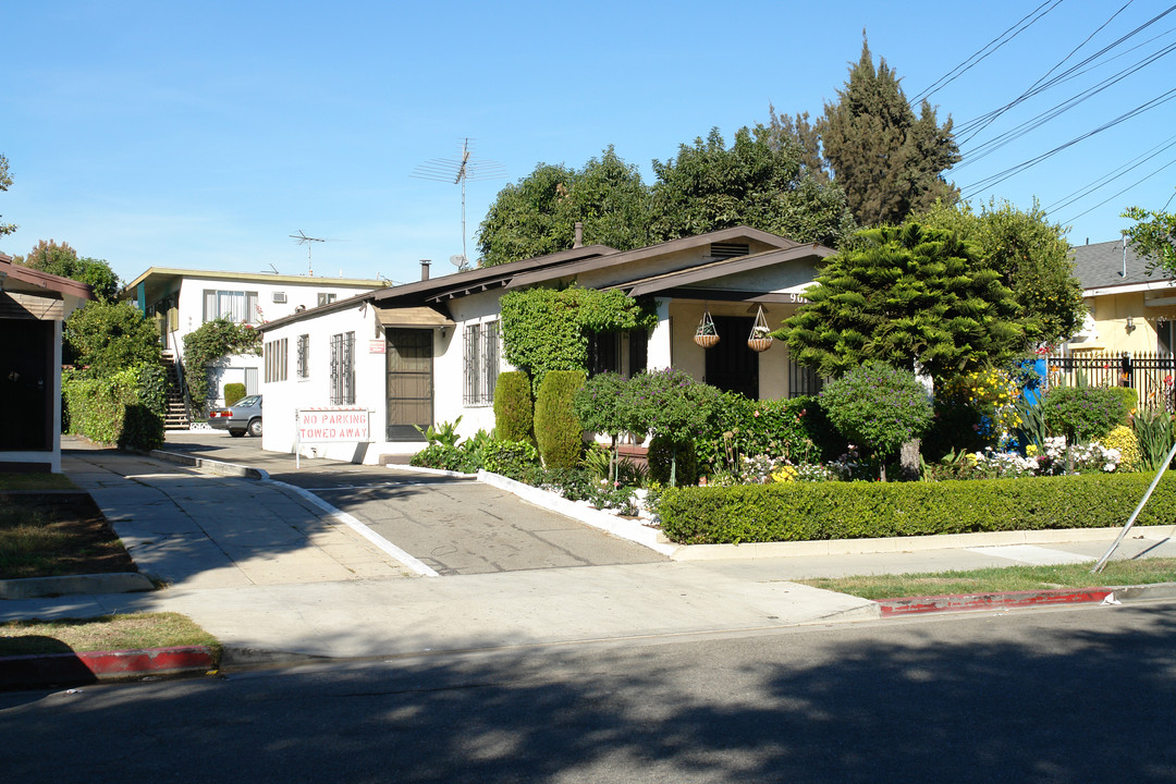 901 E Acacia Ave in Glendale, CA - Building Photo