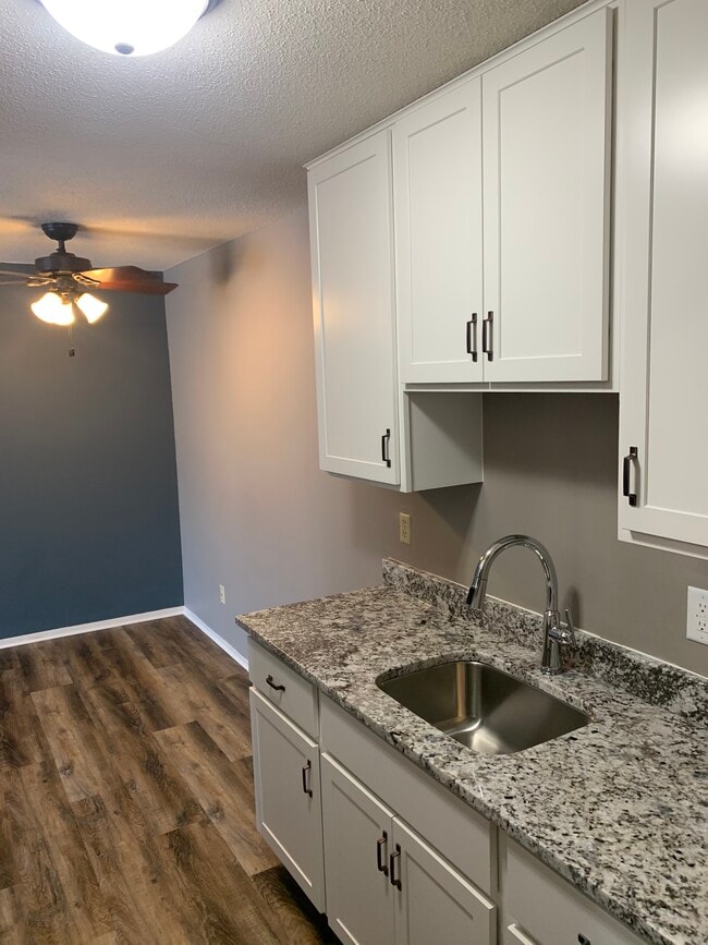 Four Seasons Villa in Plymouth, MN - Building Photo - Building Photo