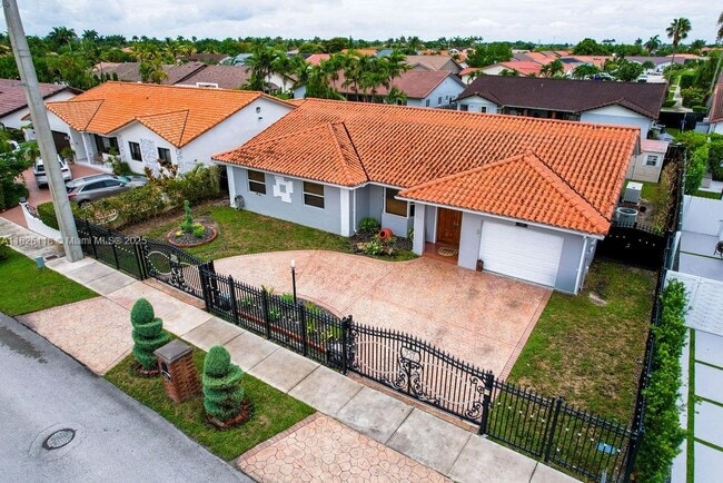 1626 SW 139th Ave in Miami, FL - Building Photo - Building Photo