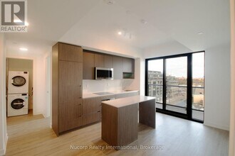 799 The Queensway in Toronto, ON - Building Photo - Building Photo