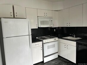 15-55 200th St in Queens, NY - Foto de edificio - Building Photo