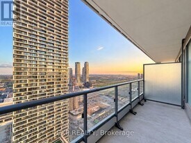 898 Portage Pkwy, Unit 3208 in Vaughan, ON - Building Photo