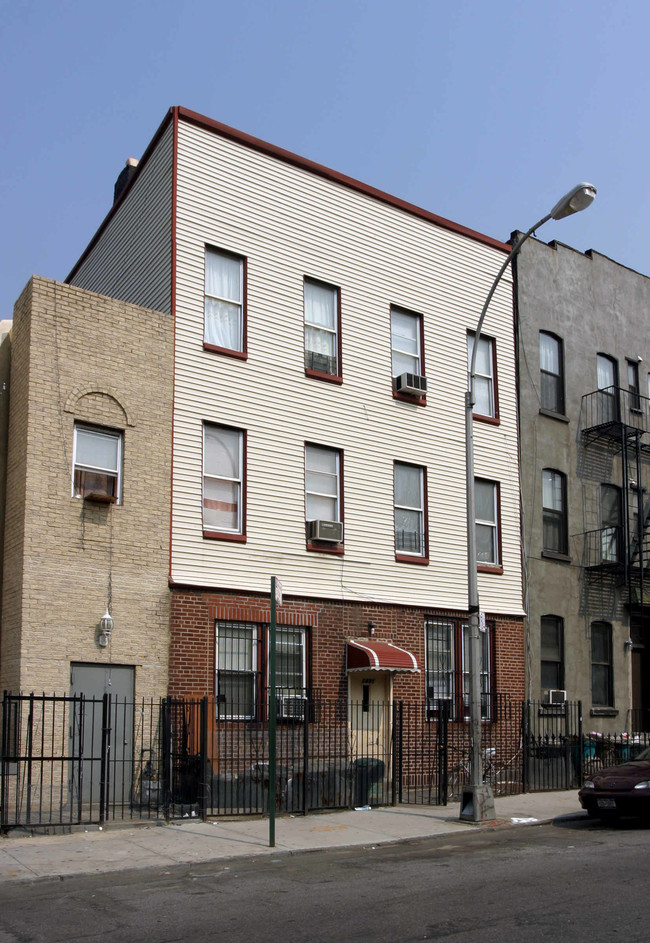 1491 Gates Ave in Brooklyn, NY - Building Photo - Building Photo