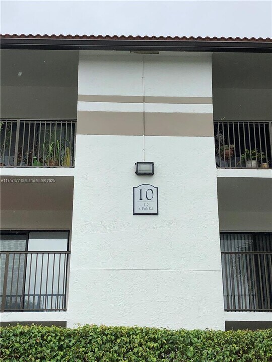 510 S Park Rd, Unit 22-10 in Hollywood, FL - Foto de edificio