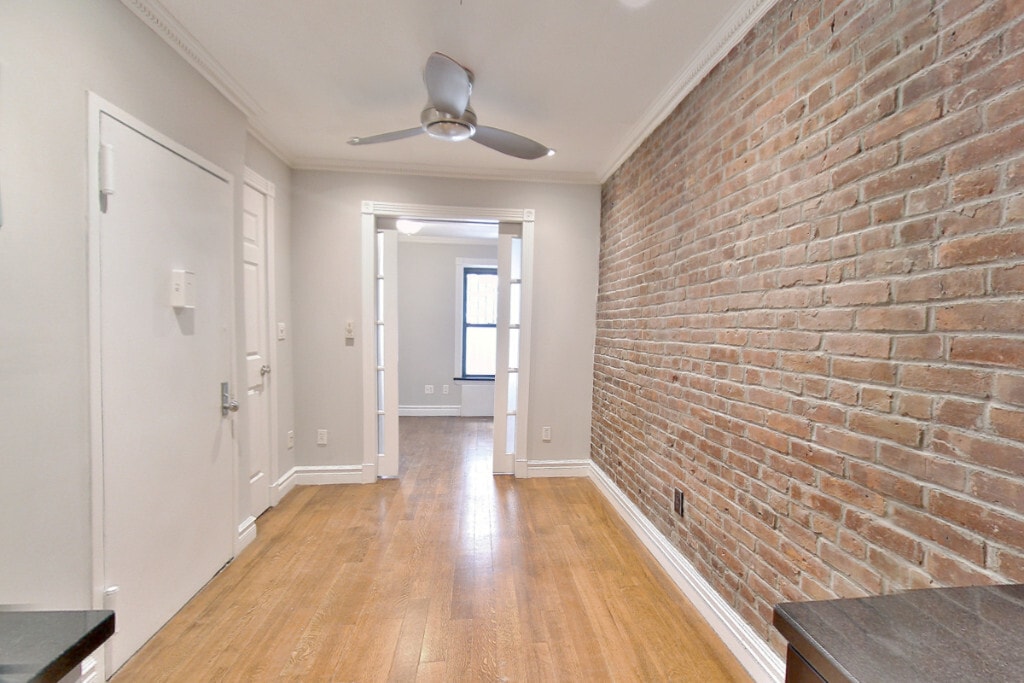 345 W 53rd St in New York, NY - Building Photo