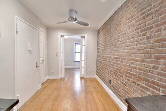 345 W 53rd St in New York, NY - Building Photo - Building Photo
