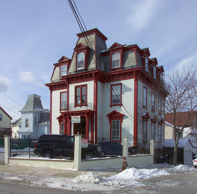 825 2nd St in Fall River, MA - Building Photo - Building Photo