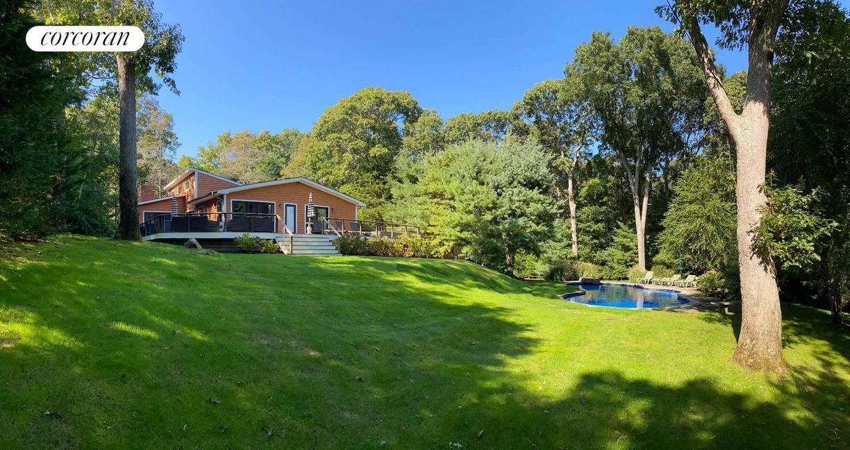 14 Hedges Banks Dr in East Hampton, NY - Building Photo