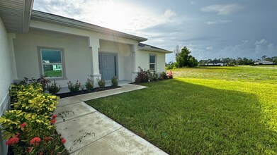 3200 NW 4th Pl in Cape Coral, FL - Building Photo - Building Photo