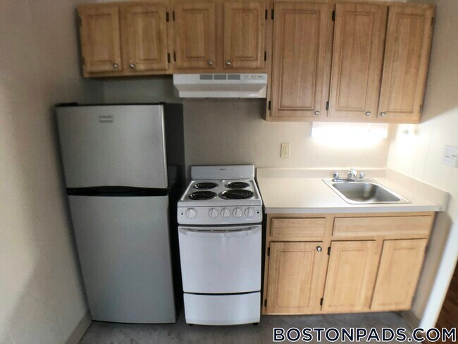 62 Boylston St, Unit 624 in Boston, MA - Foto de edificio - Building Photo