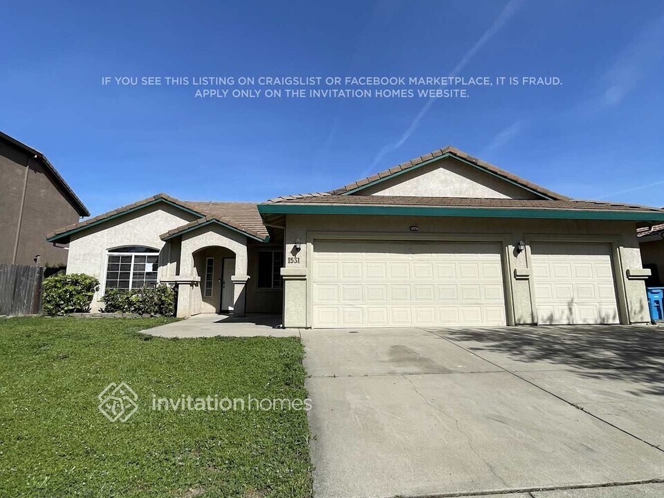 1531 Berkshire Dr in Yuba City, CA - Foto de edificio