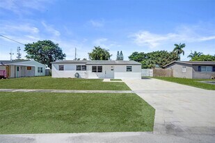 1437 SW 1st Ave in Deerfield Beach, FL - Building Photo