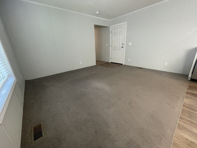 15811 Croatia Dr in Clinton Township, MI - Building Photo - Building Photo