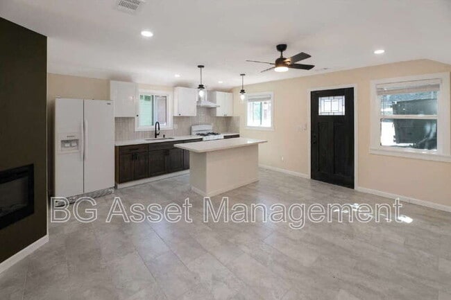 property at 2807 Sabral Cir