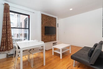 322 E 93rd St in New York, NY - Building Photo - Building Photo