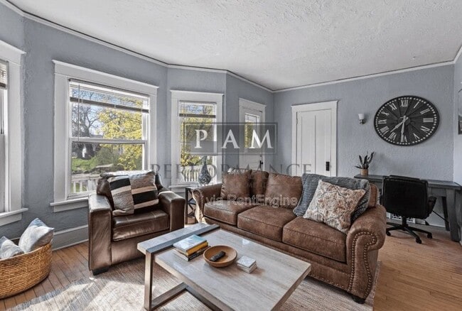 2872 S Linebarger Terrace in Milwaukee, WI - Building Photo - Building Photo