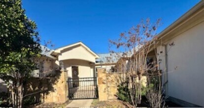 3327 Bay W Blvd in Horseshoe Bay, TX - Building Photo - Building Photo