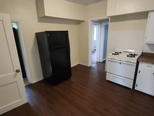 property at 820 E Lewis St