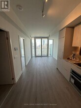 1 Fairview Rd E in Mississauga, ON - Building Photo - Building Photo