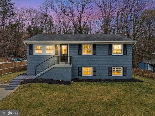 property at 4604 Kentwood Ln