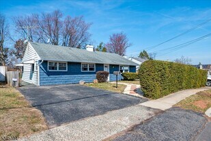 23 Winthrop Rd in Edison, NJ - Building Photo