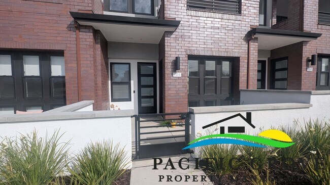 105 8th St in Marina, CA - Building Photo - Building Photo