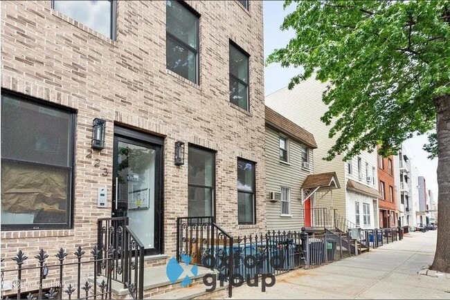 223 Devoe St in Brooklyn, NY - Building Photo - Building Photo