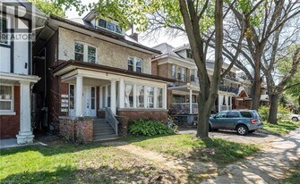 11 Proctor Blvd in Hamilton, ON - Building Photo