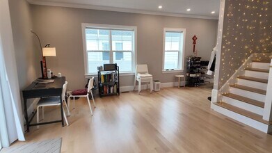 33 Hovey St in Watertown, MA - Building Photo - Building Photo