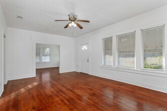 5708 Live Oak St in Dallas, TX - Foto de edificio - Building Photo