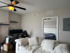 2600 SW 27th Ave in Miami, FL - Foto de edificio - Building Photo