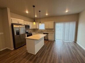 3603 33rd St S in Moorhead, MN - Building Photo - Building Photo