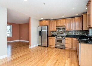 30 Russell St in Waltham, MA - Building Photo - Building Photo