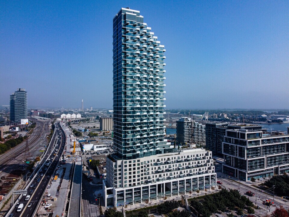 Monde Condos in Toronto, ON - Building Photo