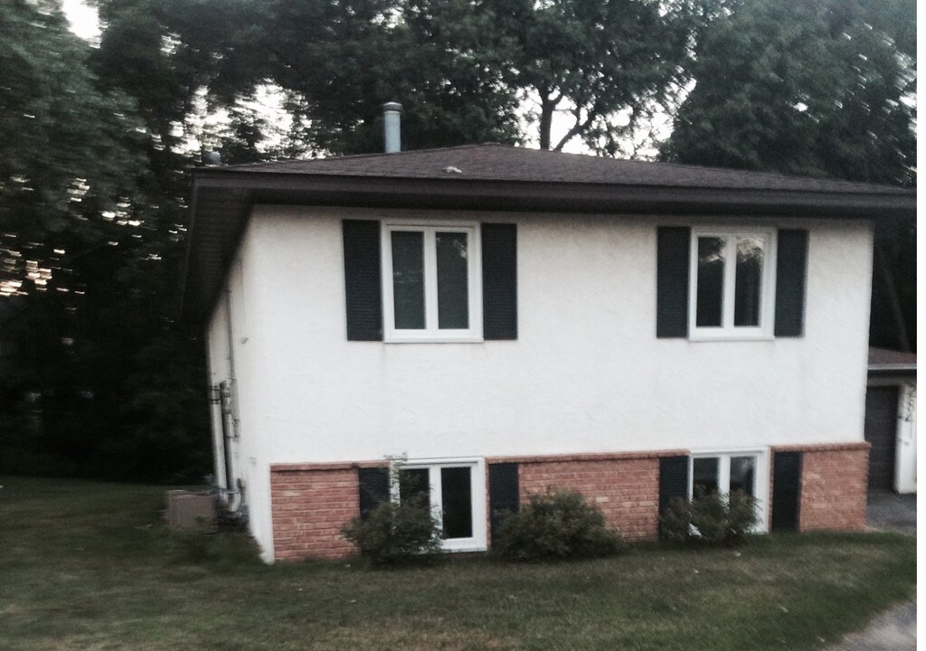 2837 County Rd H2, Unit lower in Mounds View, MN - Building Photo