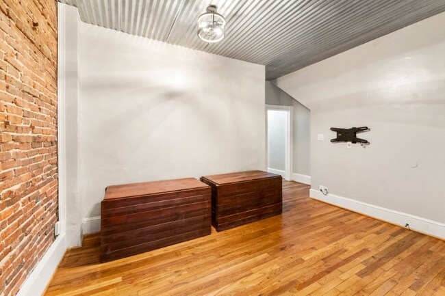 3020 N Calvert St-Unit -1 in Baltimore, MD - Building Photo - Building Photo