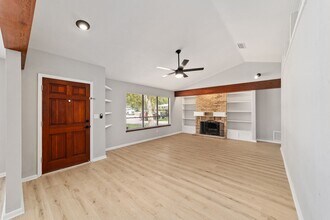 8107 SW 55 Pl in Gainesville, FL - Building Photo - Building Photo