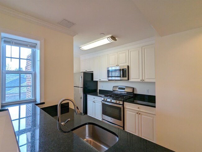 51 Langdon St, Unit 3